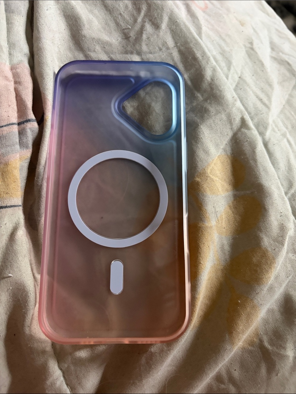 Gradient MagSafe-Compatible iPhone 17 Case - Picture 2 of 2